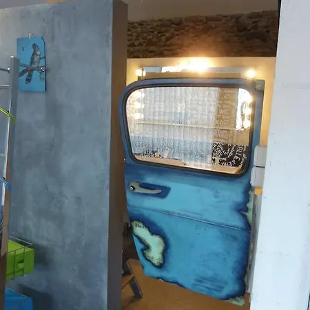 Loft Atypique לינה וארוחת בוקר 4*