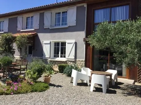 Loft Atypique לינה וארוחת בוקר 4*