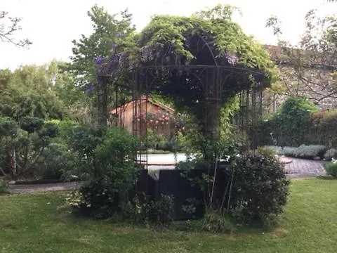 Loft Atypique לינה וארוחת בוקר 4*