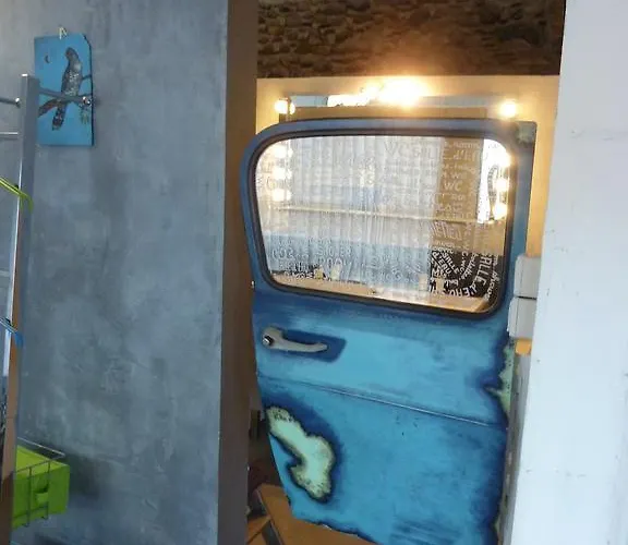 Loft Atypique לינה וארוחת בוקר 4*