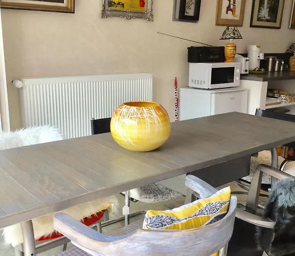 לינה וארוחת בוקר Loft Atypique 4*