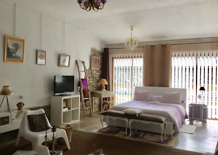 Loft Atypique לינה וארוחת בוקר 4*